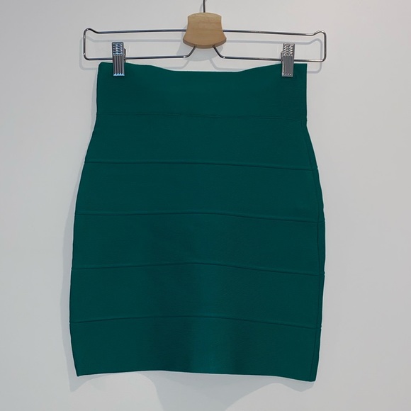 BCBG body on skirt size S - Picture 2 of 8